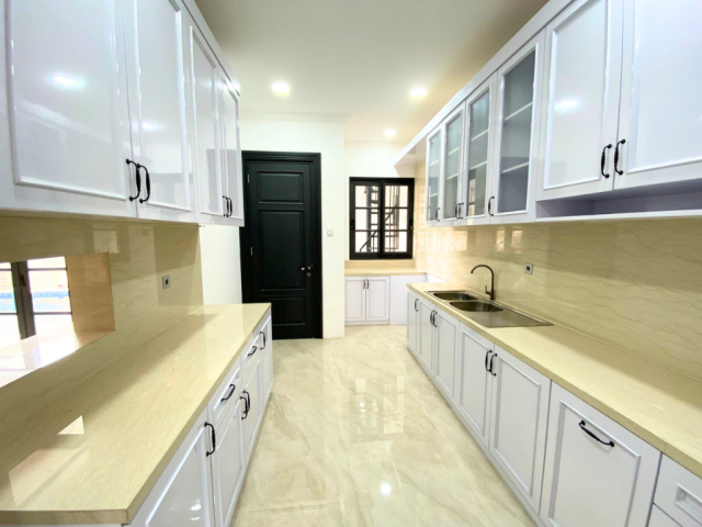 Rumah Dijual Jl. Dwijaya Radio Dalam 6 Kamar
