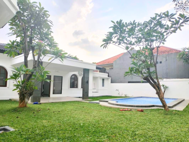 Disewakan Rumah Kemang Dalam 4+1BR