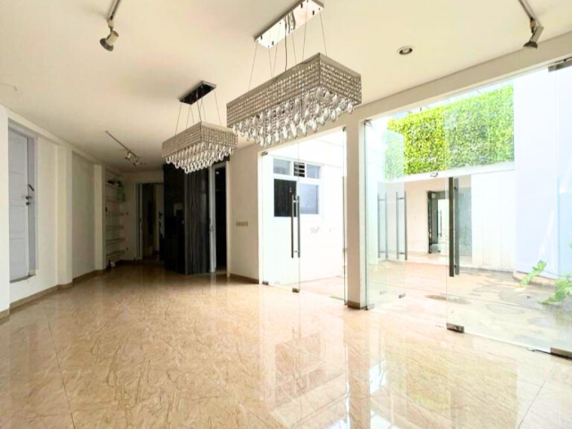 Rumah Dijual Jl. Suwiryo Menteng 7 Kamar