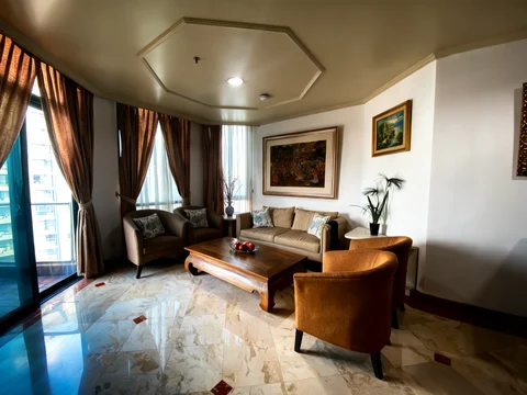 Permata Gandaria Lantai Tengah