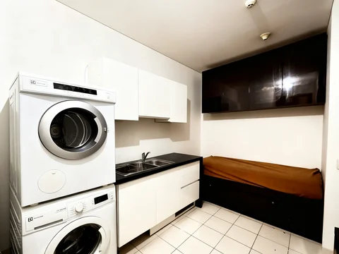 Pakubuwono House Tower Rosewood Lantai Sedang