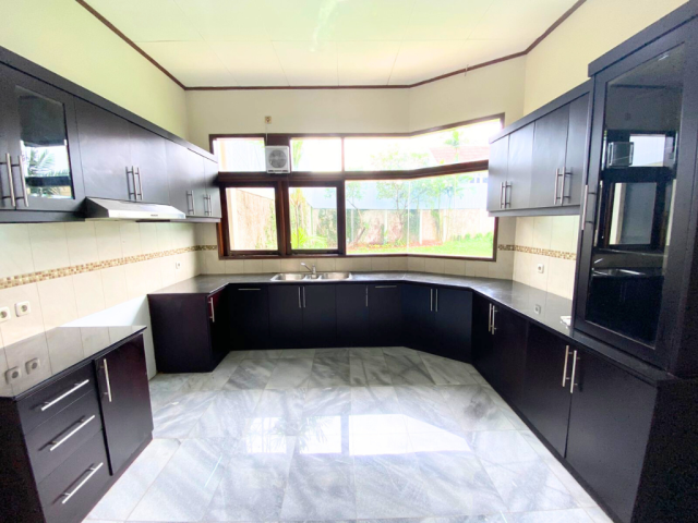 Rumah Dijual Jl. Damai Raya Kebayoran Baru 4 Kamar