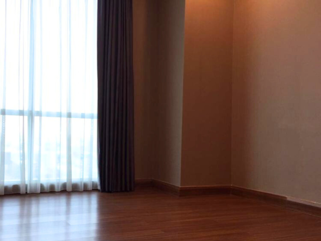 Pakubuwono View Tower Lacewood Lantai Sedang