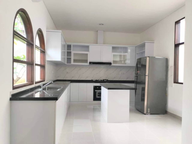 Disewakan Rumah Kemang Dalam 4+1BR