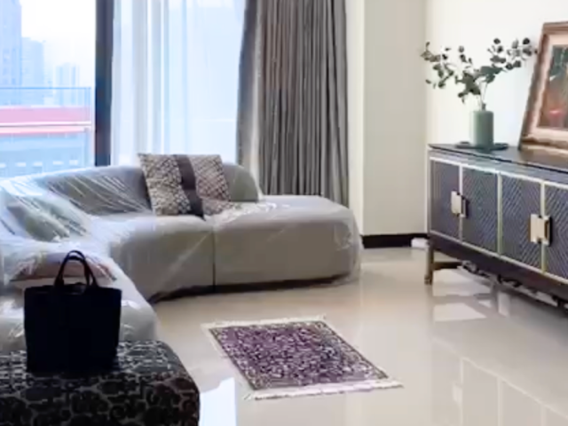 Pakubuwono Menteng Lantai Sedang
