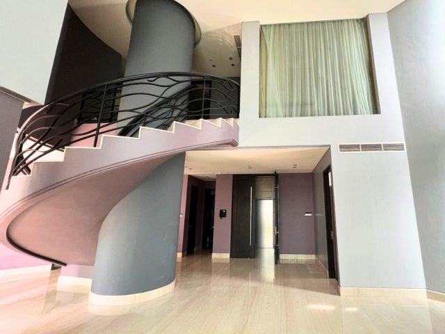 Four Seasons Tower Summer Lantai Atas