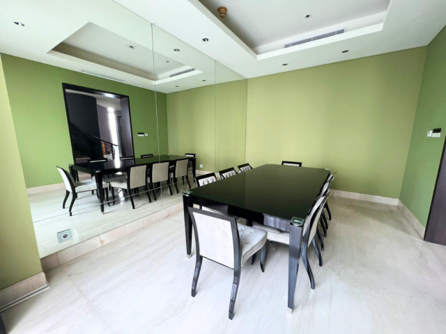 Four Seasons Tower Summer Lantai Atas