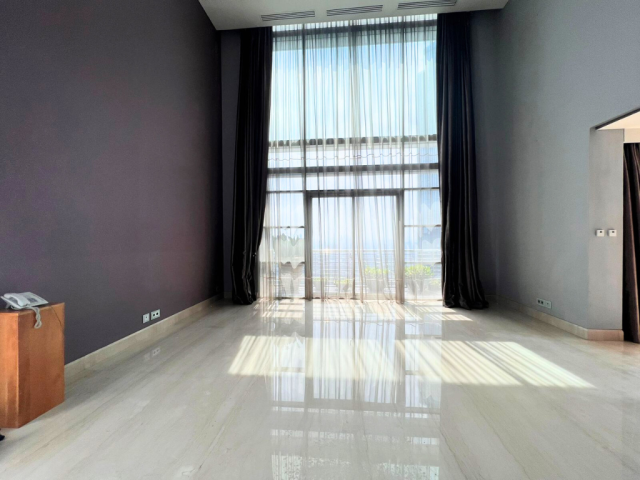 Four Seasons Tower Summer Lantai Atas