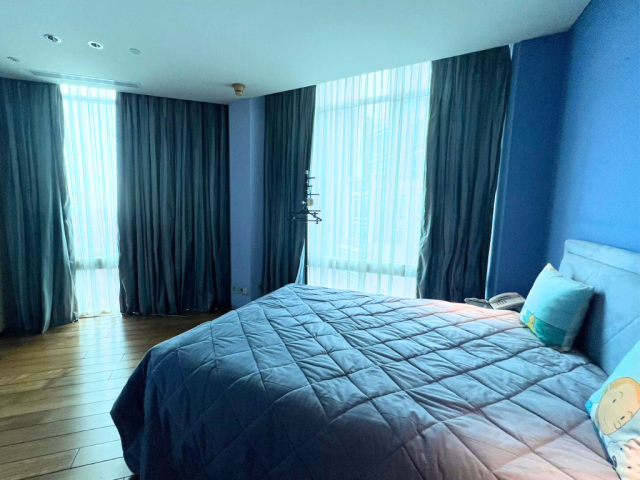 Four Seasons Tower Summer Lantai Atas