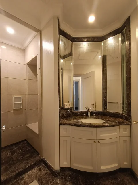 Four Seasons Residences Tower Summer Lantai Tengah