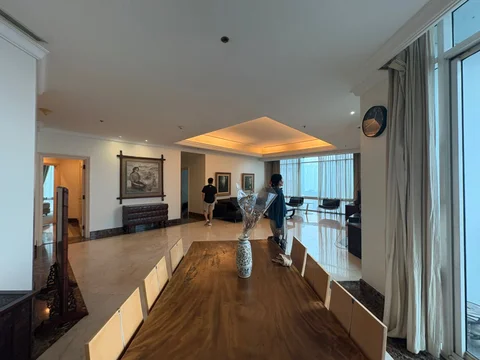 Four Seasons Residences Tower Spring Lantai Tengah