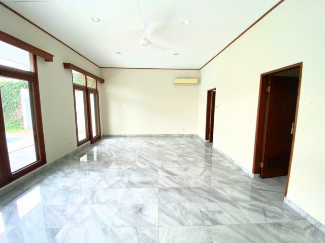 Rumah Dijual Jl. Damai Raya Kebayoran Baru 4 Kamar