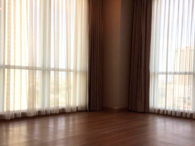 Pakubuwono View Tower Lacewood Lantai Sedang