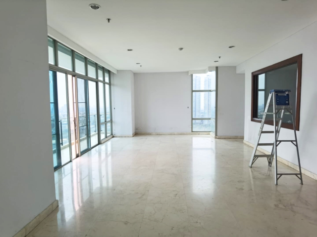 The Essence Dharmawangsa Tower East Lantai Tengah