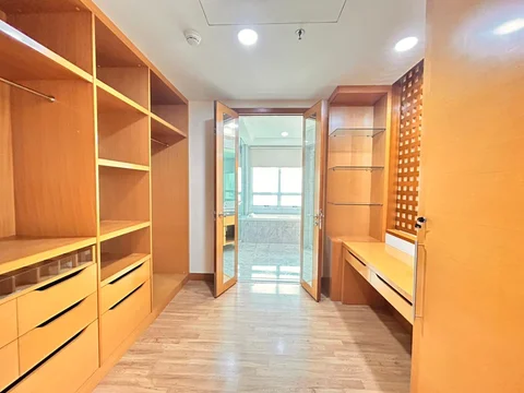 Pakubuwono Residence Tower Ironwood Lantai Tengah