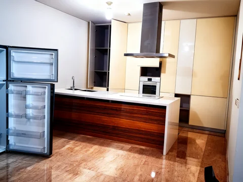 Pakubuwono House Tower Rosewood Lantai Sedang