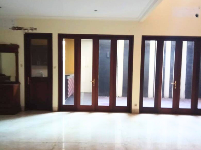 Rumah Dijual Jl. Erlangga Kebayoran Baru 4 Kamar