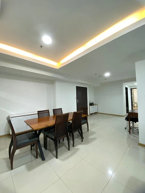Gandaria Heights Tower B Lantai Tengah