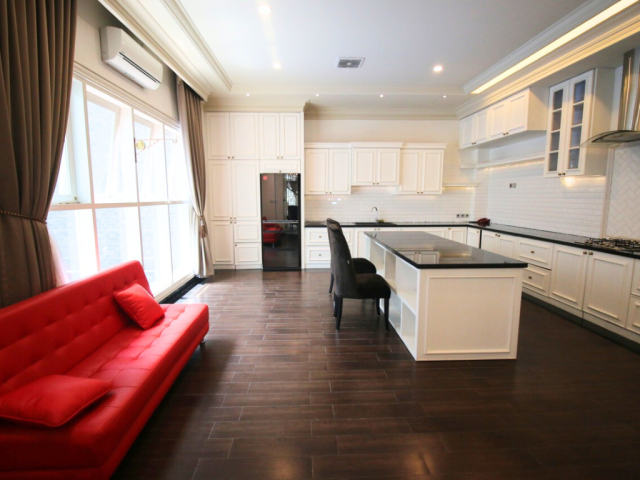 Rumah Disewakan Patra Kuningan 6 Kamar