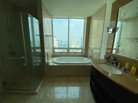 Pakubuwono View Tower Redwood Lantai Atas