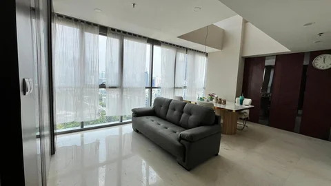 Ciputra World 2 Tower Orchard Lantai Tengah
