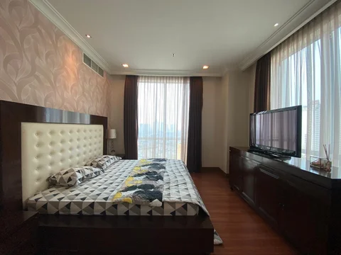 Pakubuwono View Tower Redwood Lantai Sedang